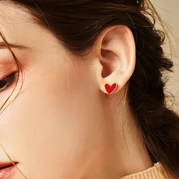 NWT Petite White Enamel Heart Pierced Earrings - Picture 2 of 3
